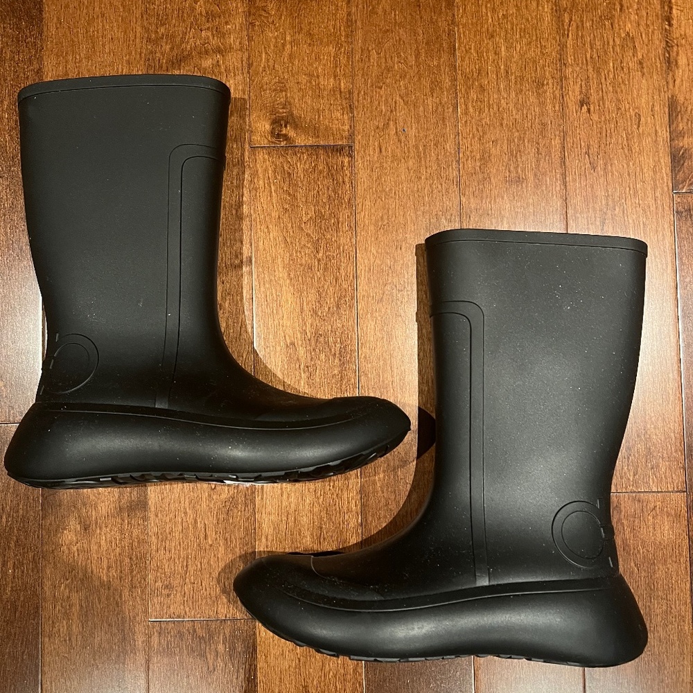 Salvatore Ferragamo Gancini rainboot NWOT
